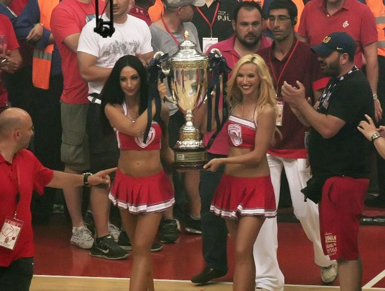 Ολυμπιακός: Η απονομή του πρωταθλήματος (photos)