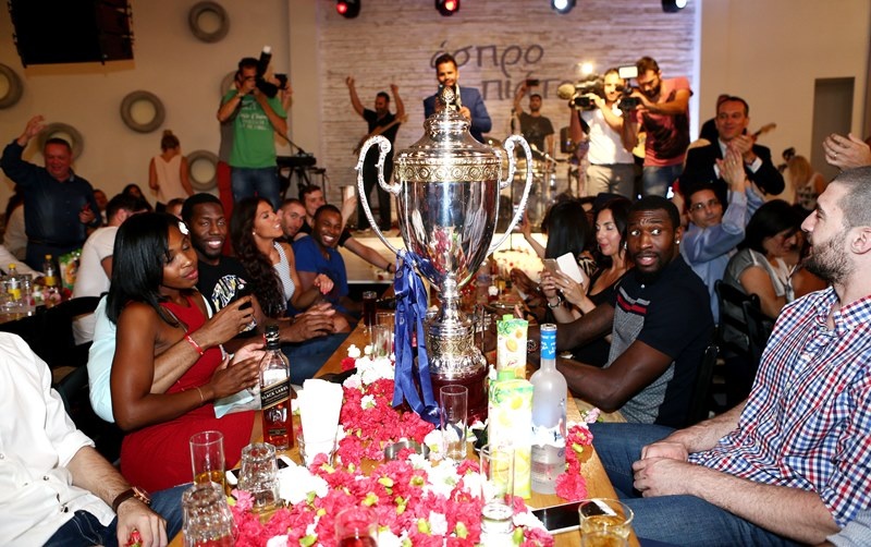 Ολυμπιακός: Το «ερυθρόλευκο» γλέντι (photos)