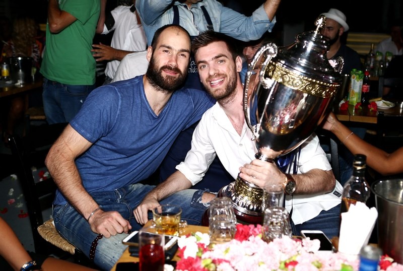 Ολυμπιακός: Το «ερυθρόλευκο» γλέντι (photos)