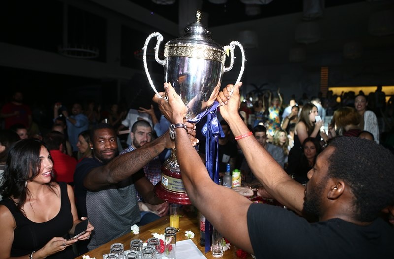 Ολυμπιακός: Το «ερυθρόλευκο» γλέντι (photos)