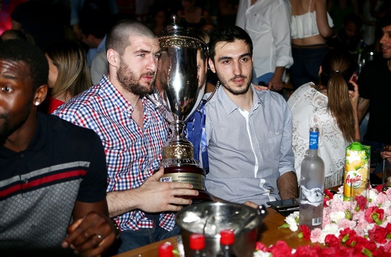 Ολυμπιακός: Το «ερυθρόλευκο» γλέντι (photos)