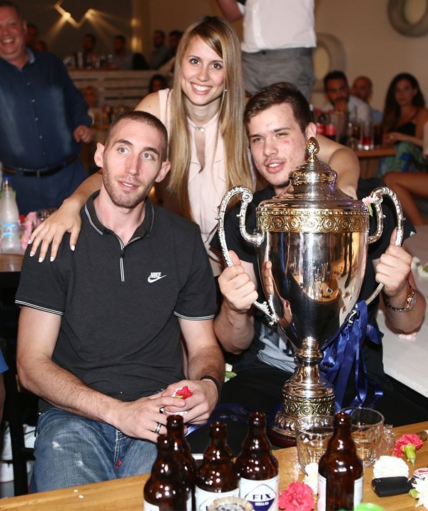 Ολυμπιακός: Το «ερυθρόλευκο» γλέντι (photos)