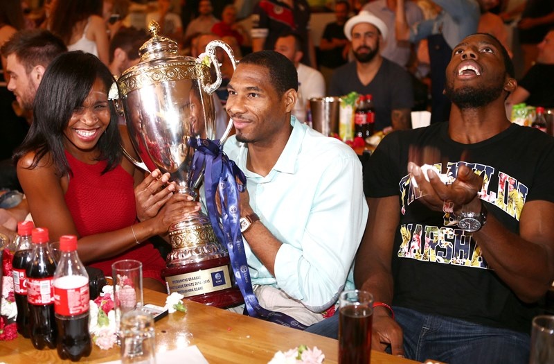 Ολυμπιακός: Το «ερυθρόλευκο» γλέντι (photos)