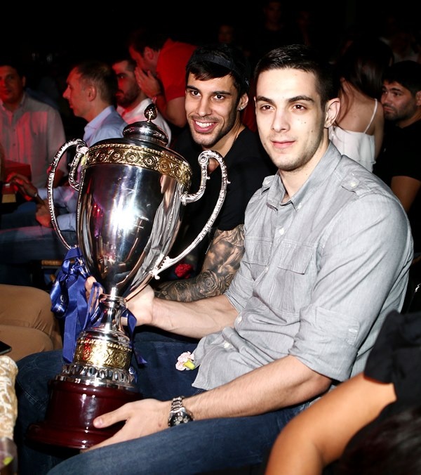 Ολυμπιακός: Το «ερυθρόλευκο» γλέντι (photos)