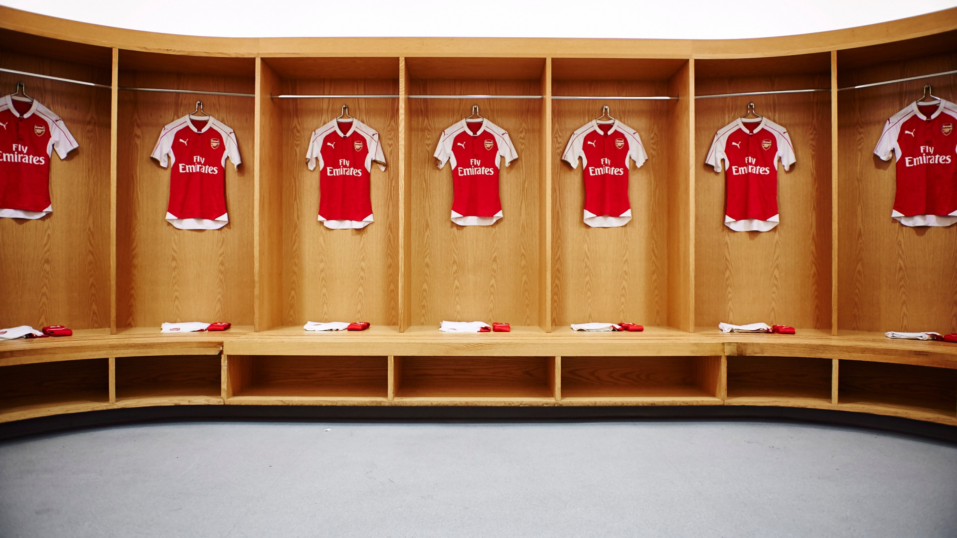 Οι νέες φανέλες της Άρσεναλ! (photo+video)