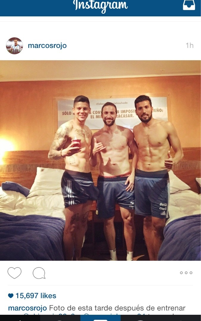 Ημίγυμνος και… φτιαγμένος ο Ρόχο (photo)