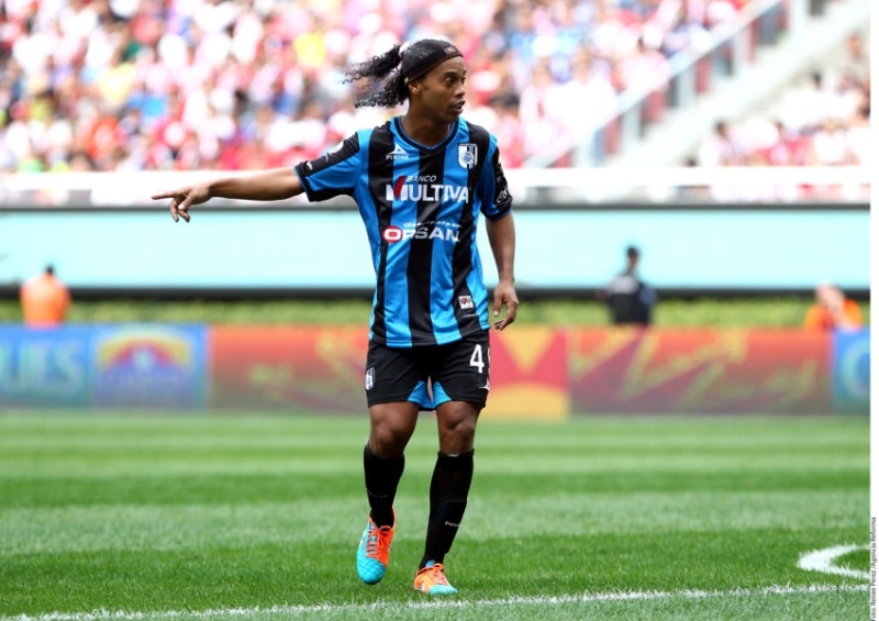 Ολυμπιακός: «Ερυθρόλευκη» τρέλα… για Ροναλντίνιο (photos+videos)