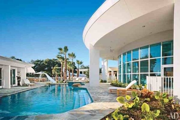 Το... μικρό σπίτι του Τραβόλτα (photos)