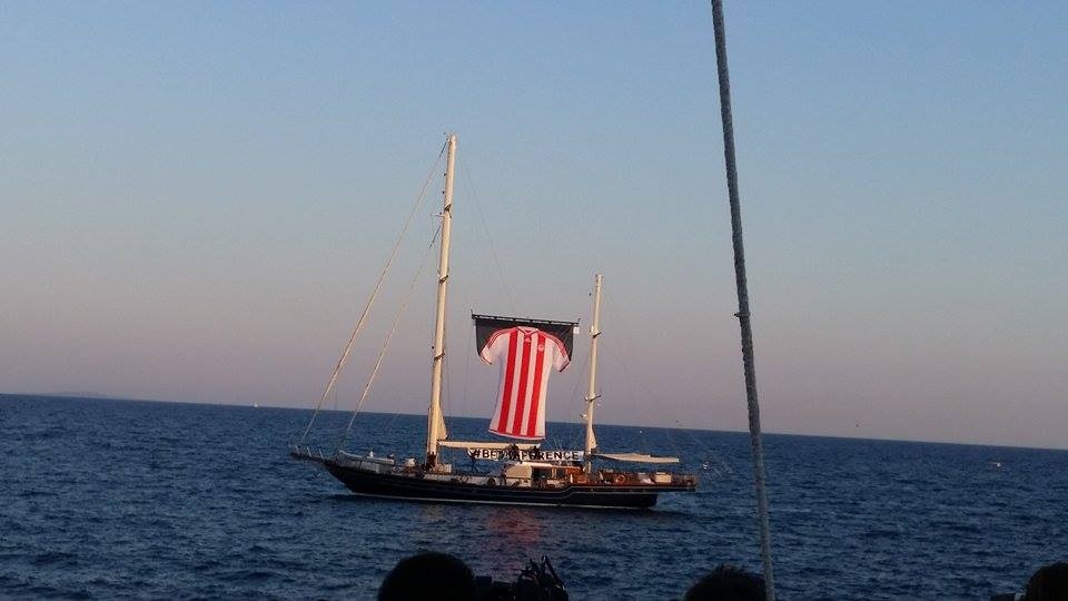 Αυτή είναι η νέα φανέλα του Ολυμπιακού (video+photos)