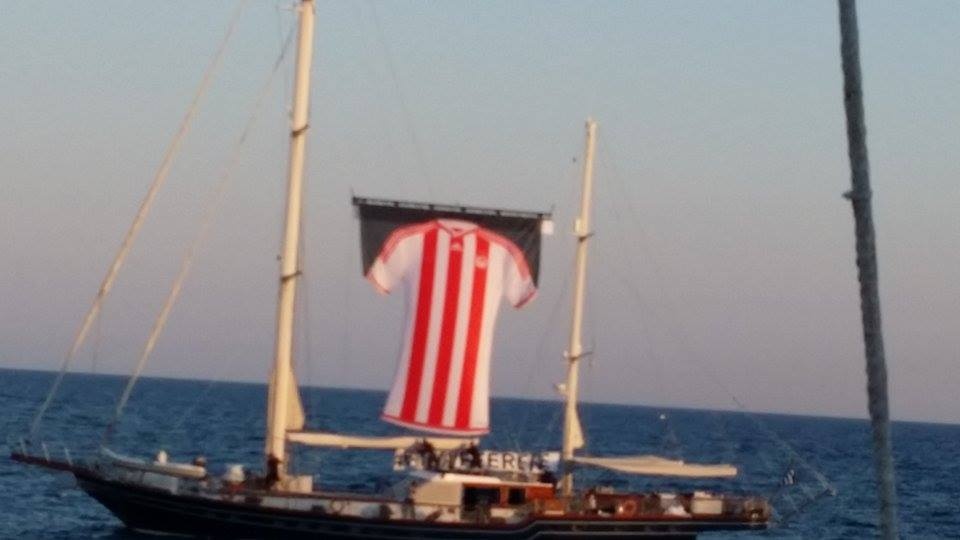 Αυτή είναι η νέα φανέλα του Ολυμπιακού (video+photos)