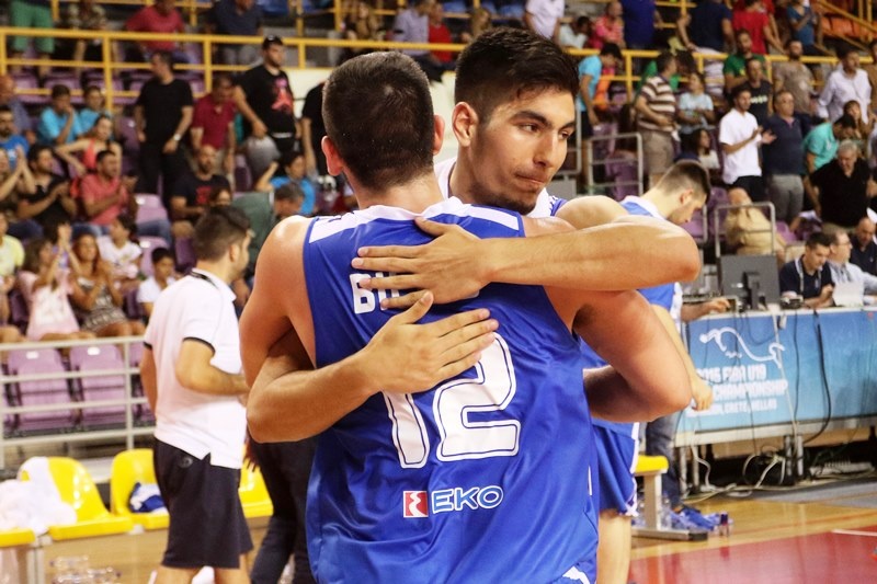 Εντυπωσιακοί οι Έφηβοι στην πρεμιέρα, σούπερ ο Παπαγιάννης! (photos)