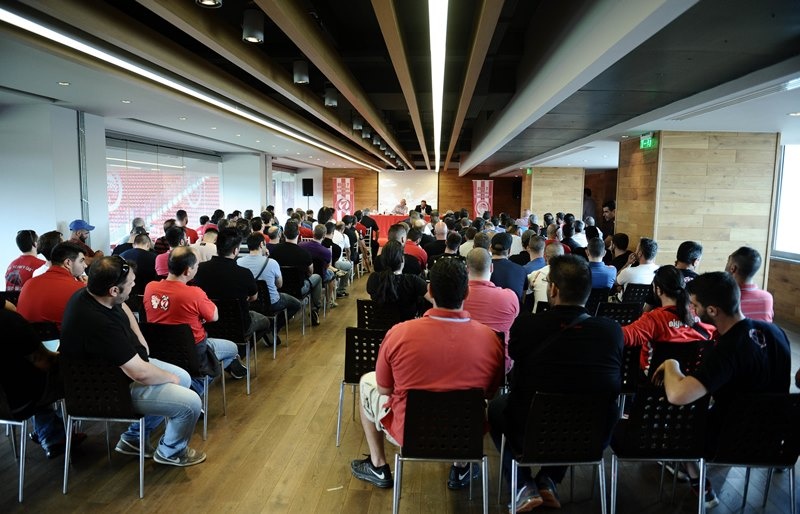 Ολυμπιακός: Στο συνέδριο της Θύρας 7 ο Μαρινάκης (photos)