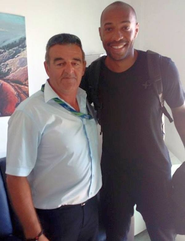 Ο Ανρί στη Μύκονο! (photo)