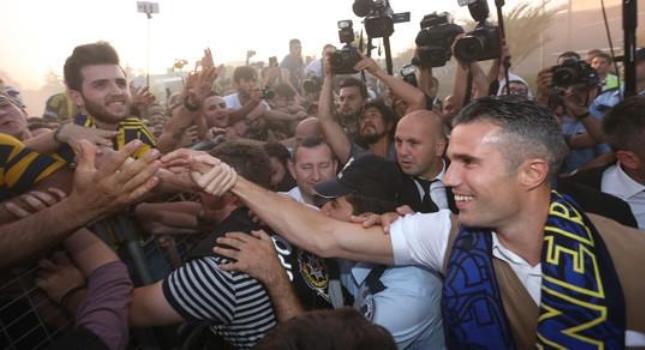 Έπεσε το αεροδρόμιο (photos+video)