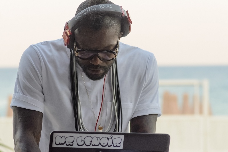 Απίστευτο! Τα… πάντα όλα απ’ το πάρτι του Σισέ στη Μύκονο με 80 κλικς! (photos)