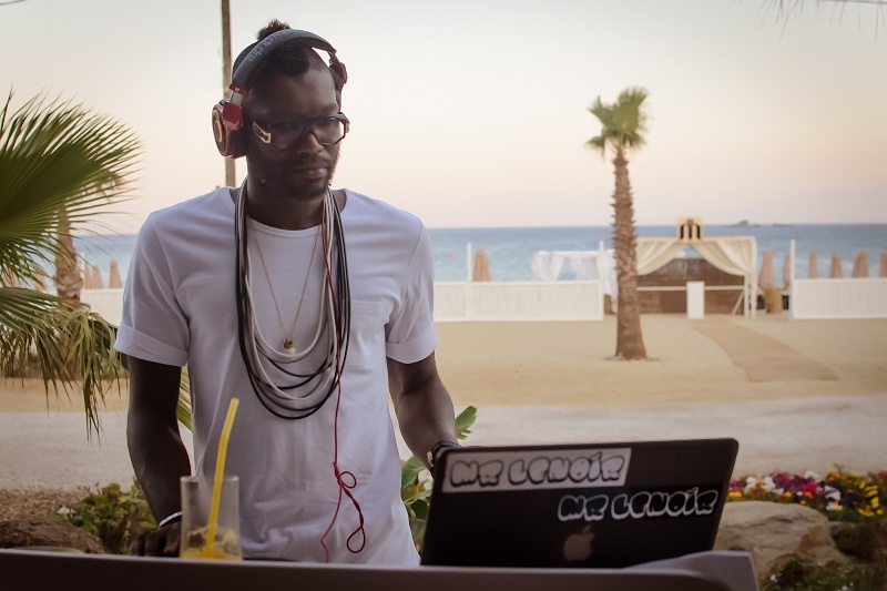 Απίστευτο! Τα… πάντα όλα απ’ το πάρτι του Σισέ στη Μύκονο με 80 κλικς! (photos)