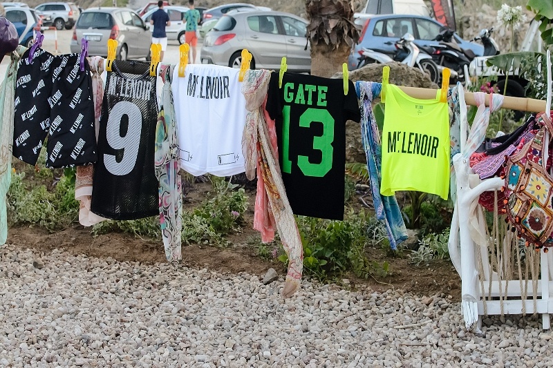 Απίστευτο! Τα… πάντα όλα απ’ το πάρτι του Σισέ στη Μύκονο με 80 κλικς! (photos)