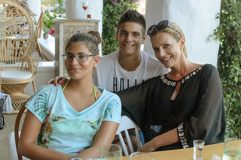 Απίστευτο! Τα… πάντα όλα απ’ το πάρτι του Σισέ στη Μύκονο με 80 κλικς! (photos)