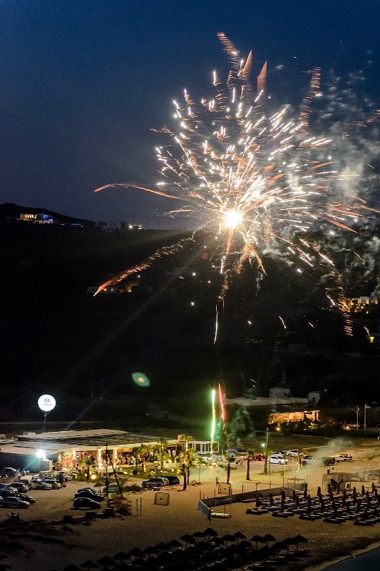 Απίστευτο! Τα… πάντα όλα απ’ το πάρτι του Σισέ στη Μύκονο με 80 κλικς! (photos)