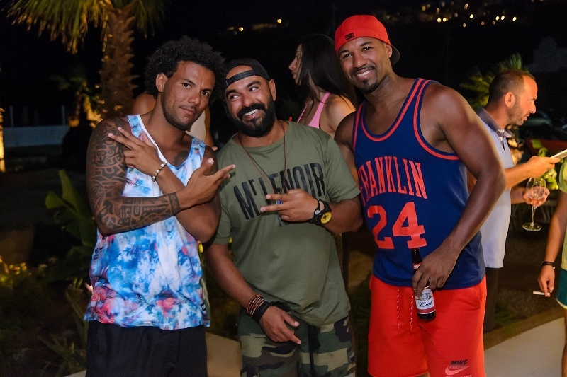 Απίστευτο! Τα… πάντα όλα απ’ το πάρτι του Σισέ στη Μύκονο με 80 κλικς! (photos)