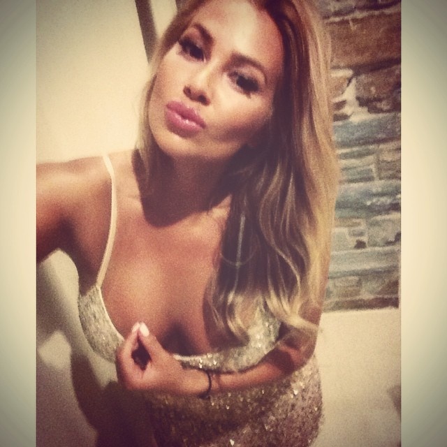 Νέα… φωτιά από την Ρία Τσίγα! Έγινε γοργόνα… στα βράχια (photos)