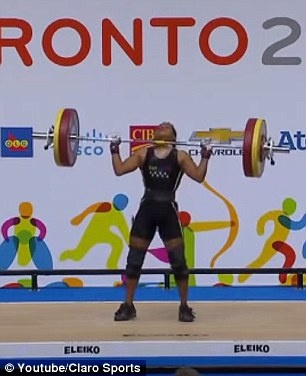 Σοκαριστικό! Κατέρρευσε την ώρα που σήκωνε την μπάρα! (photos, video)