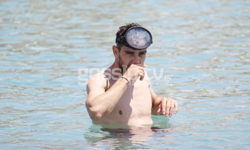Οι καυτές βουτιές της σέξι κυρίας Κατσουράνη! (photos)