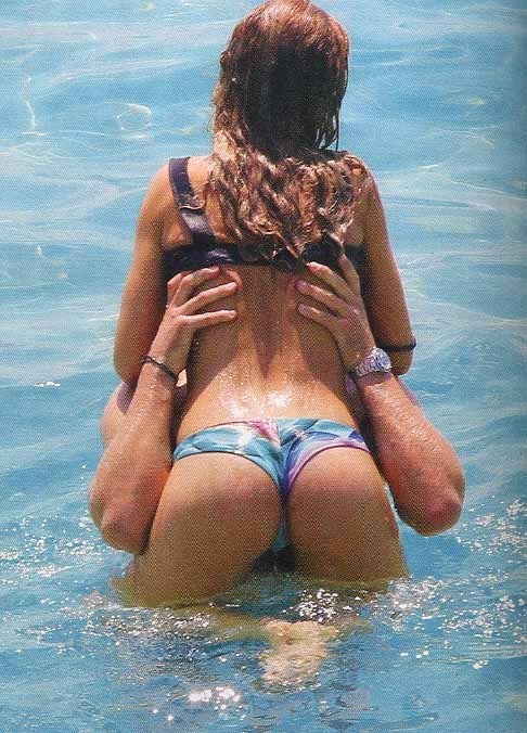 Μας πέταξε τα μάτια έξω! Καυτά ερωτικά παιχνίδια από Φουρέιρα στην παραλία! (photos)