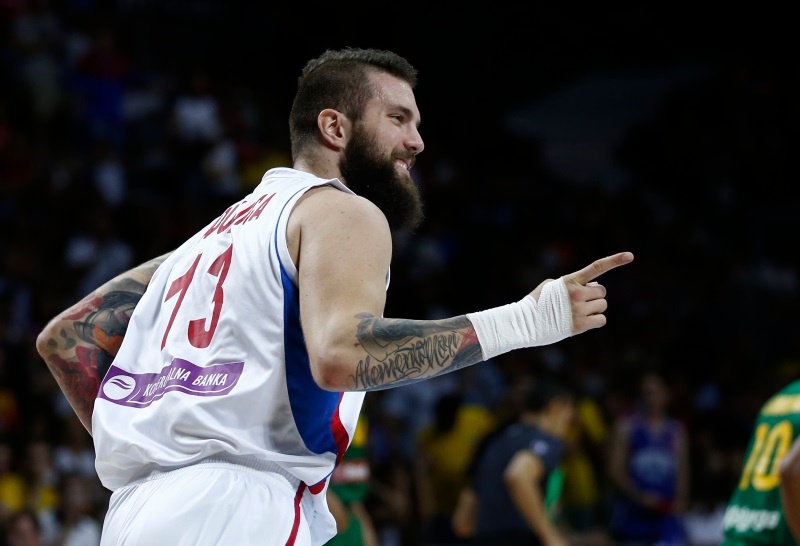 Σέρβικος οδοστρωτήρας! (photos&videos)