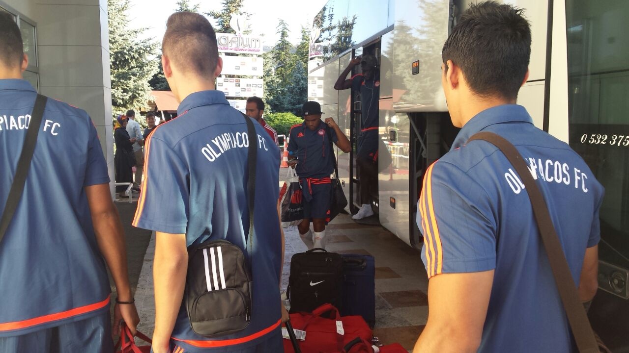Ολυμπιακός: Υποδοχή στην Τουρκία με τον ύμνο! (photos)