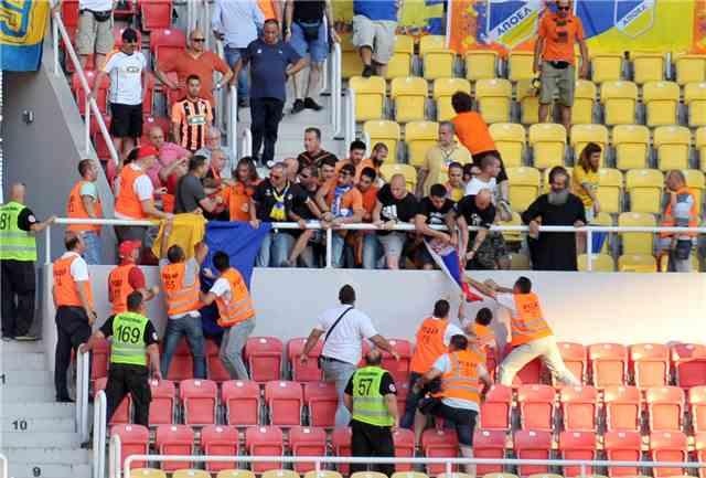 Νέες προκλήσεις Σκοπιανών: Κατέβασαν ελληνική σημαία! (photos)