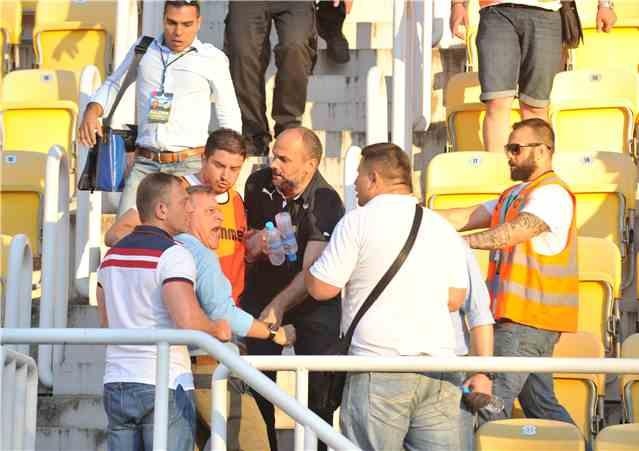 Νέες προκλήσεις Σκοπιανών: Κατέβασαν ελληνική σημαία! (photos)