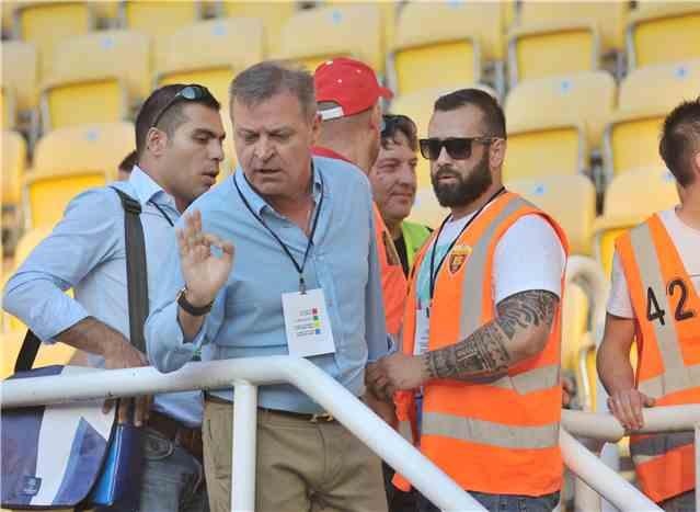 Νέες προκλήσεις Σκοπιανών: Κατέβασαν ελληνική σημαία! (photos)