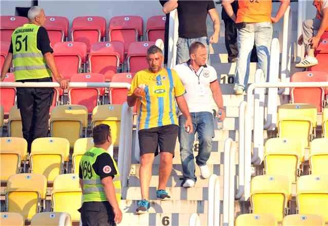 Νέες προκλήσεις Σκοπιανών: Κατέβασαν ελληνική σημαία! (photos)
