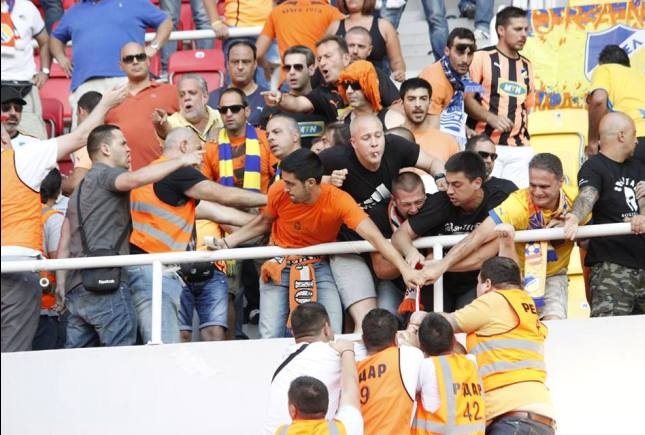 Νέες προκλήσεις Σκοπιανών: Κατέβασαν ελληνική σημαία! (photos)