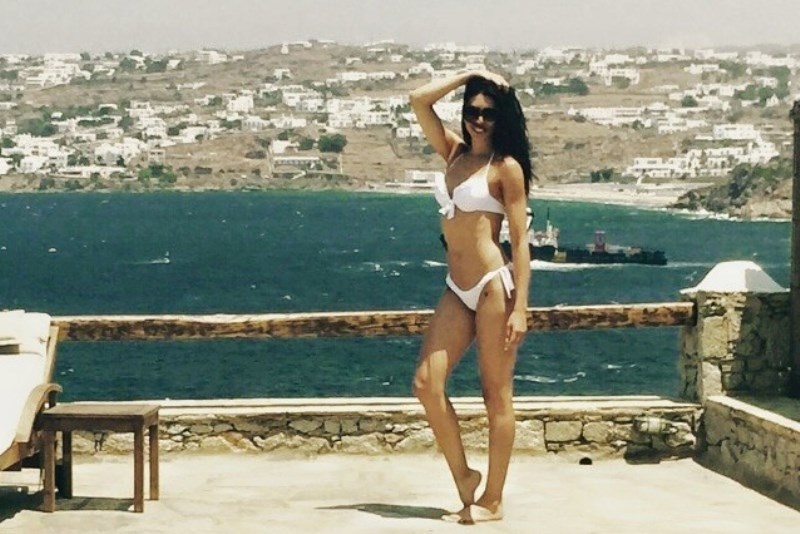 Η Ζωή Δημητράκου άφησε τα… παρκέ και… διαλύει τα ελληνικά νησιά! (photos+video)