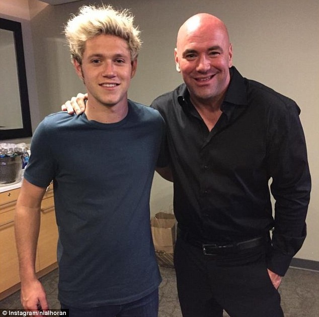Τρελαμένος με τη μπάλα αστέρας των One Direction! (photos)