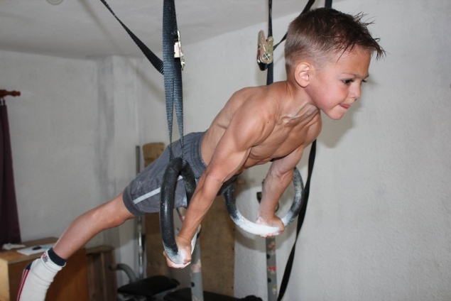 Σοκάρουν οι εικόνες του 11χρονου bodybuilder Τζιουλιάνο Στρόε! (photos&videos)