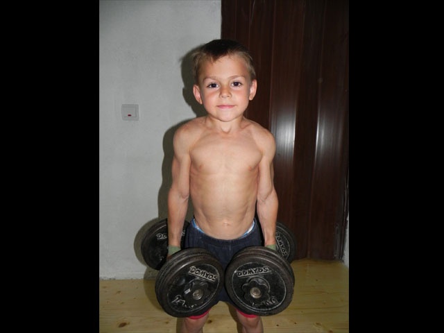 Σοκάρουν οι εικόνες του 11χρονου bodybuilder Τζιουλιάνο Στρόε! (photos&videos)