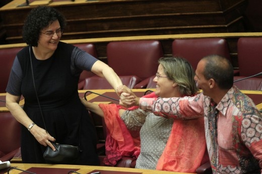 Το ψυχεδελικό πουκάμισο του Βαρoυφάκη «γκρέμισε» τα social media! (photo)