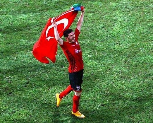 Ο προκλητικός «κύριος» Χουσεΐνοφ (photos&videos)