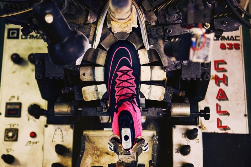 Ποιό από τα νέα παπούτσια του Σάντσες τα «σπάει» περισσότερο; (photos&poll)