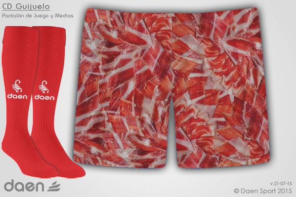 Η Γκιχέλο παρουσίασε τη χειρότερη φανέλα ever! (photos)