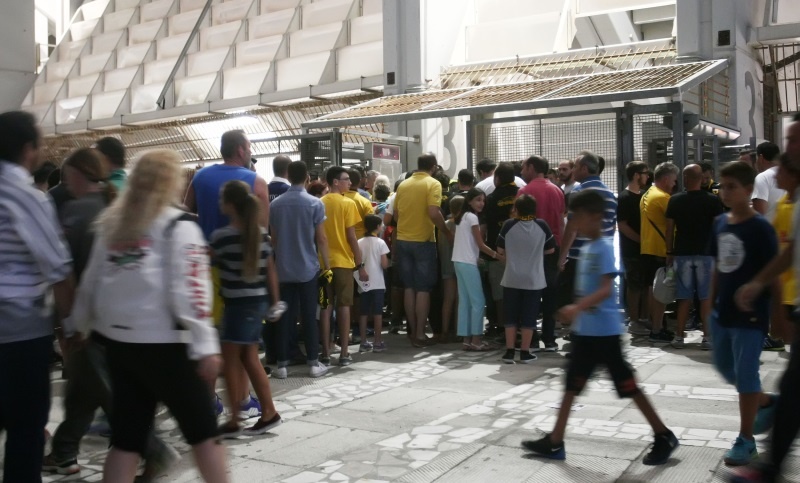 Κιτρινόμαυρο το ΟΑΚΑ! (photos&video)