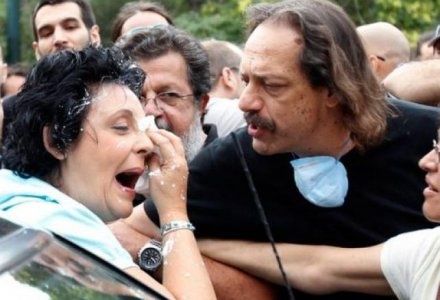 Όλα τα... γιαουρτώματα πολιτικών με ένα κλικ! (photos+videos)