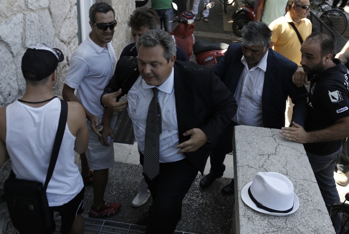 Όλα τα... γιαουρτώματα πολιτικών με ένα κλικ! (photos+videos)