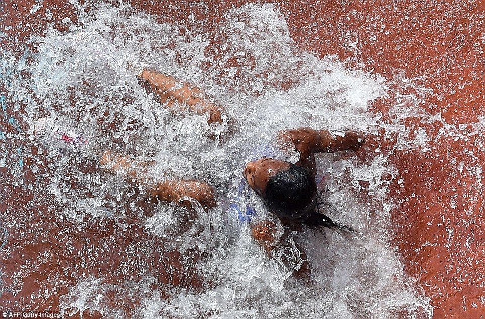 Η τούμπα του αιώνα στον στίβο! (photos)