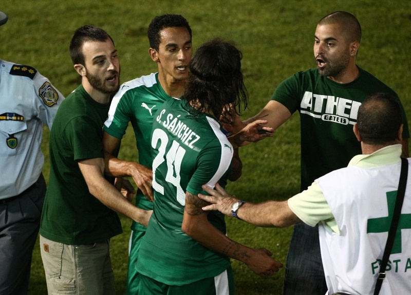 Ντου οπαδών σε Νάνο και Σάντσεθ! (photos)