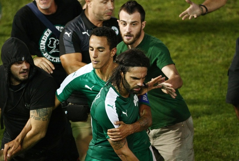 Ντου οπαδών σε Νάνο και Σάντσεθ! (photos)