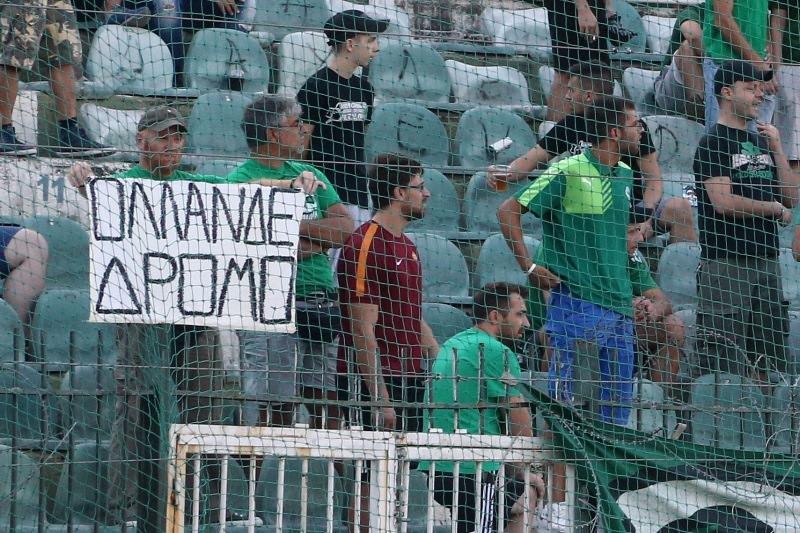 Πανό κατά Αναστασίου (photo)